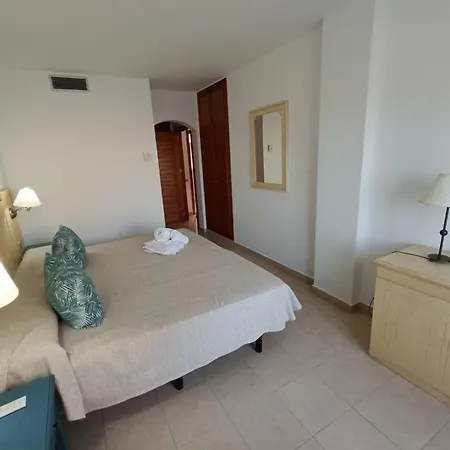 Apartamento En Segunda Planta En Urb. Jardines De *